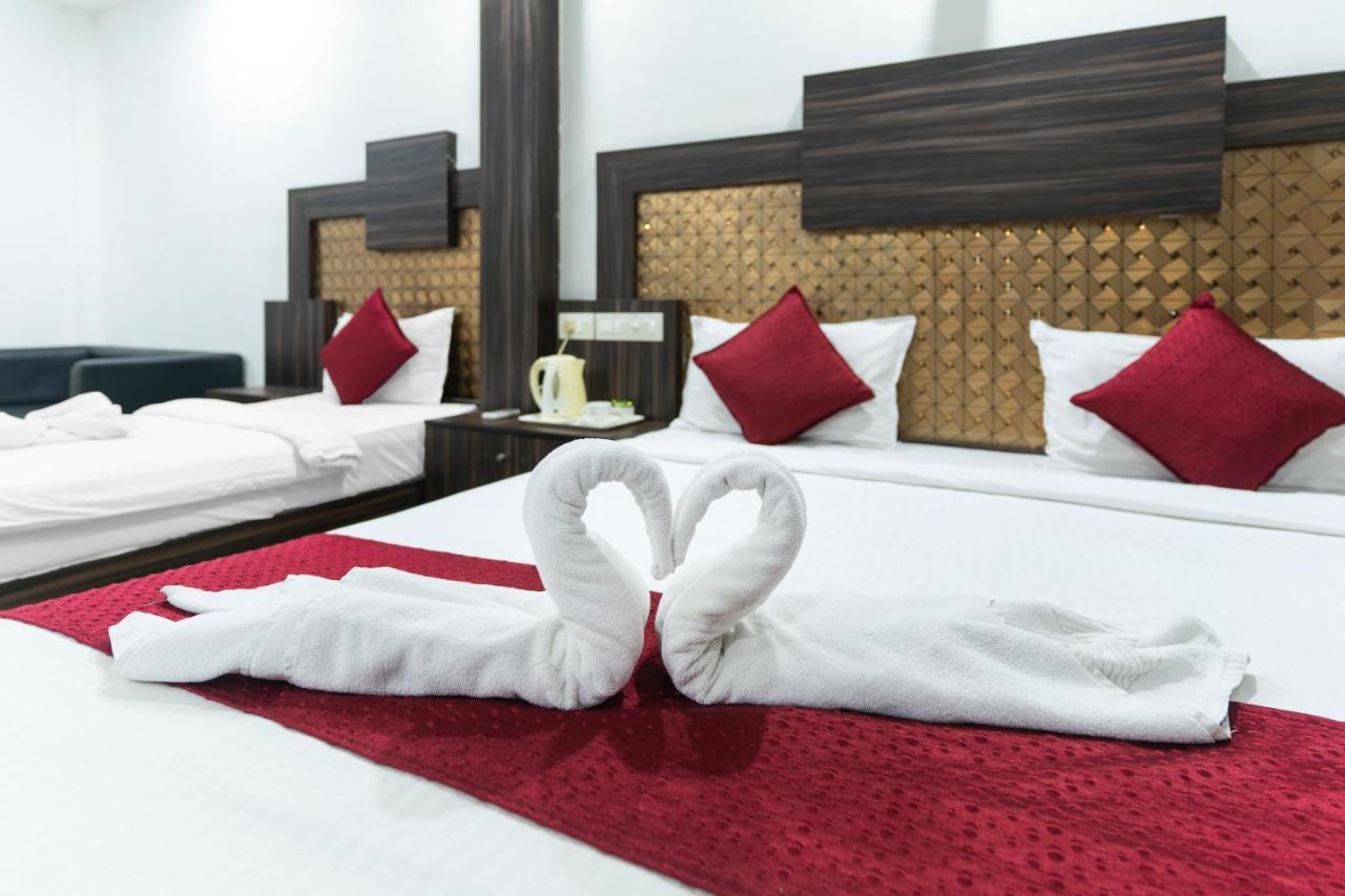 Hotel Kochi Crown Exterior photo