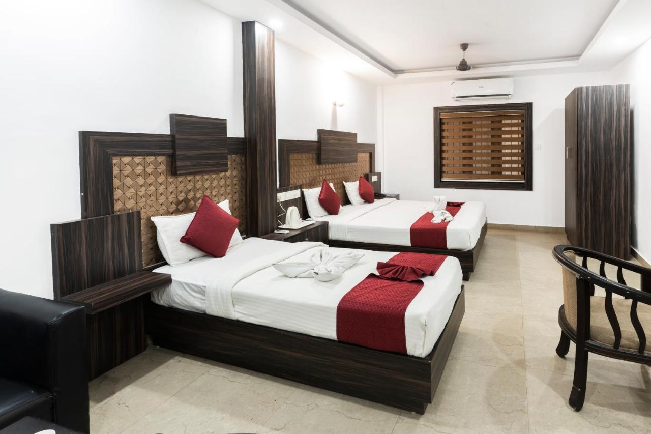 Hotel Kochi Crown Exterior photo
