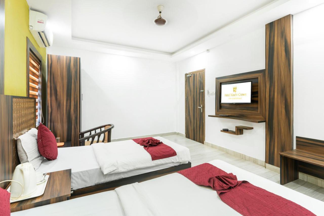 Hotel Kochi Crown Exterior photo