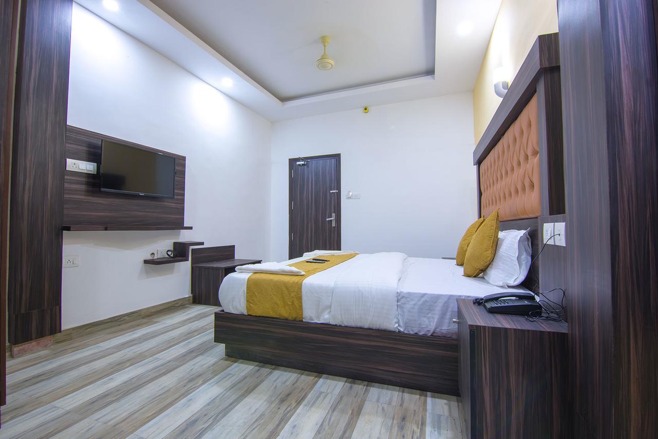Hotel Kochi Crown Exterior photo