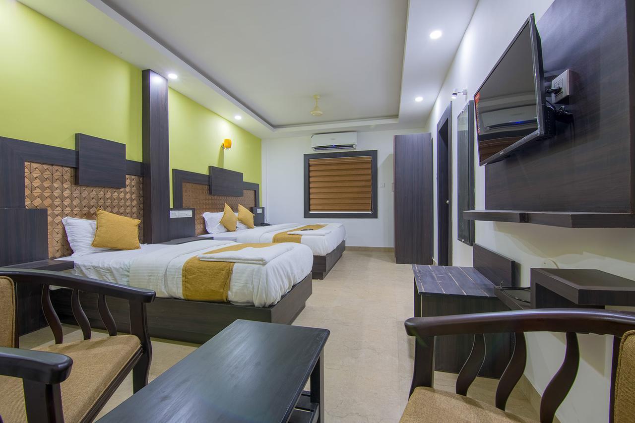 Hotel Kochi Crown Exterior photo