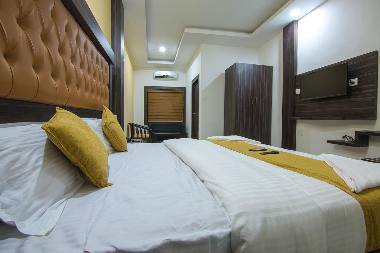 Hotel Kochi Crown Exterior photo
