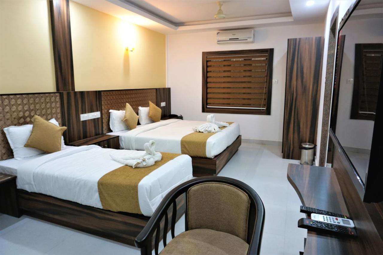 Hotel Kochi Crown Exterior photo